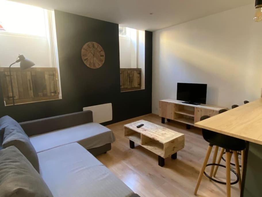 T2 4 Places 4Min A Pied Chateau โป ภายนอก รูปภาพ