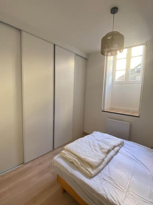 T2 4 Places 4Min A Pied Chateau โป ภายนอก รูปภาพ